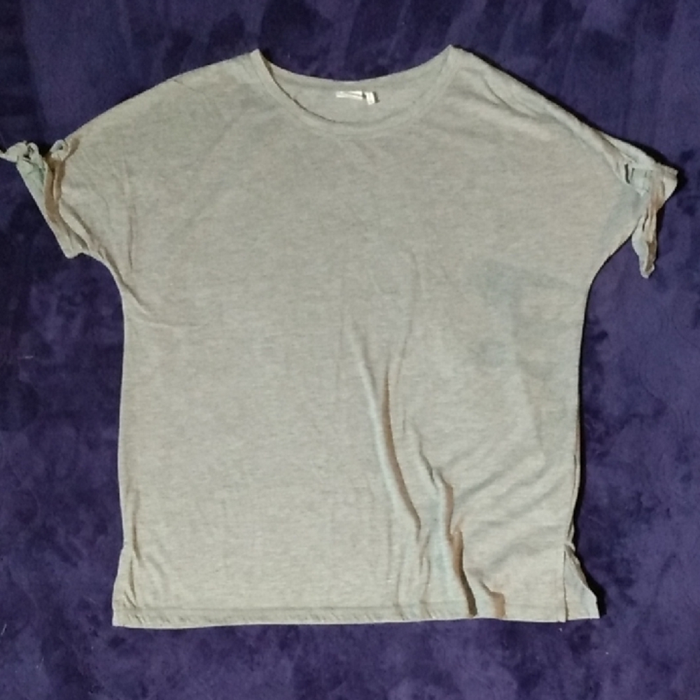Suzanne Betro Light Gray Short Sleeve Top